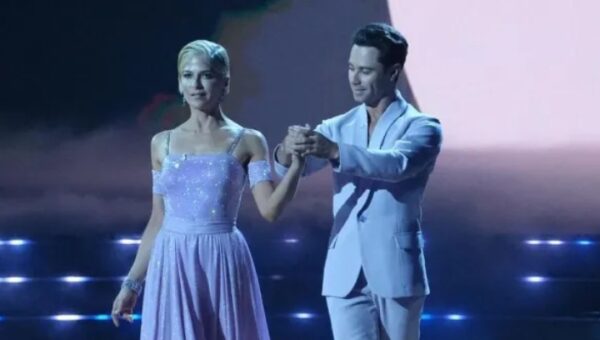 ‘Dancing With the Stars’ Premiere: Selma Blair Moves Everyone to Tears, and the First Couple Is Removed from power