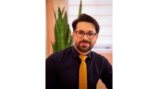 <strong>Lip gel injection with Russian method by Dr. Mohammad Pakdel:</strong>